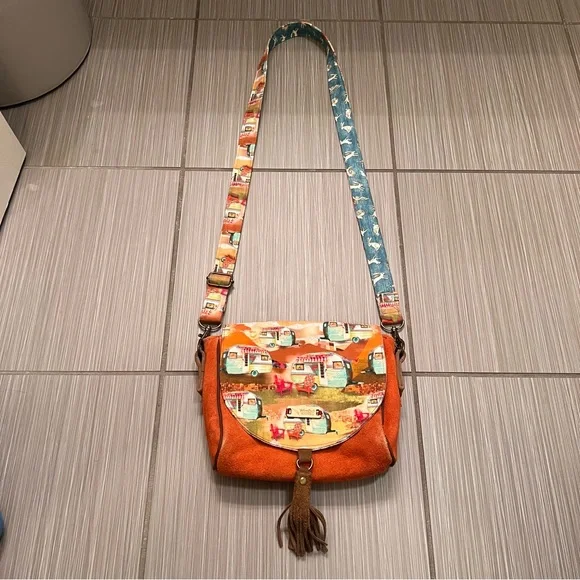 Handmade cloth leather vintage camper crossbody indigenous bag Marisa Wilfong - Picture 3 of 10